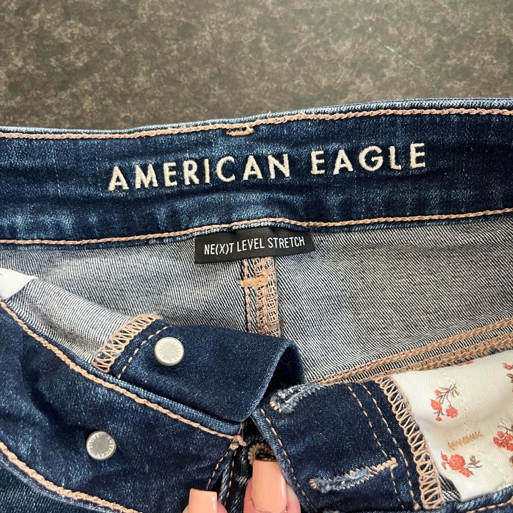 Distressed American Eagle denim shorts - Picture 4 of 5